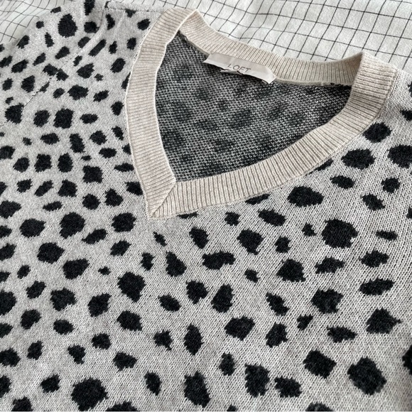 LOFT cozy high-low hem v-neck sweater - Picture 5 of 5